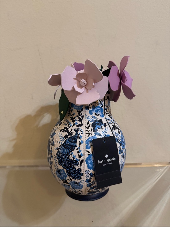 kate spade Handbags - Kate Spade New Perfect Plume 3D Flower Vase Crossbody Bag Leather